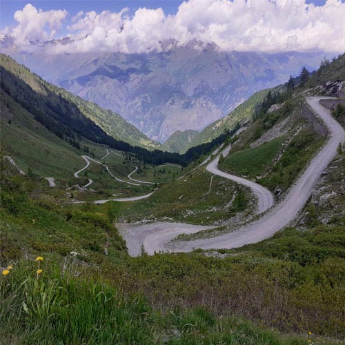 velo-route-grands-cols-des-alpes